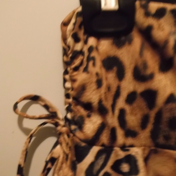 Thin, unlined, Jaguar print skirt * NWOT - Picture 3 of 5